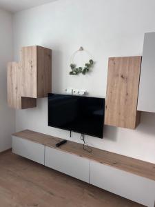 Netflix & WiFi FREE Dvojizbový byt blízko centra - 24h self check-in