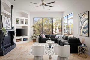 Luxury Mansion, Heated Pool and Spa, Pickleball, Batting Cage, 2 Game Rooms, Speakeasy