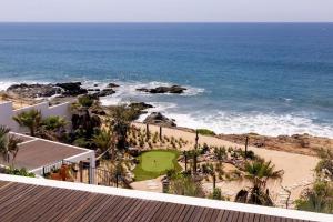 Beautiful Beachfront Condo, Five-Star Amenities