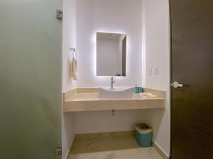 Excellent 3BR PH with Priv Pool Gym Spa Pkg Tennis