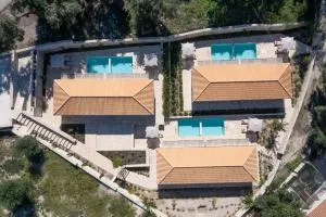 ULIVETO PAXOS - Velianitátika