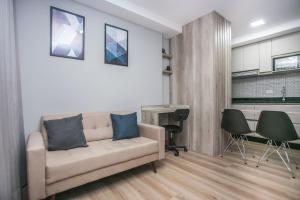 Studio com Cama de Casal e Sofá - ALL1621