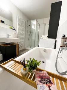 StayZen Holz & Hirsch Deluxe Hideaway zentral mit Parkplatz