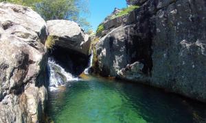 Appartements Entre mer, riviere et montagne f2 avec terrasse :) : photos des chambres