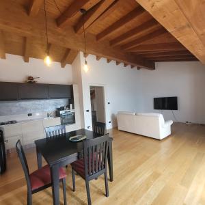 Carlotta Mountain Lake Iseo Hospitality