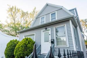 Exquisite Rogers Park 1 bedroom, 1 bath Apartment Near Evanston