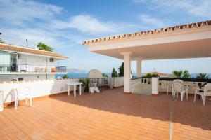 Little Lola, Carabeo Nerja