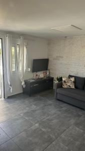 Anissa House
