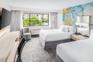 Queen Room with Two Queen Beds and Pool View room in Courtyard Orlando Lake Buena Vista at Vista Centre - - Newly Redesigned
