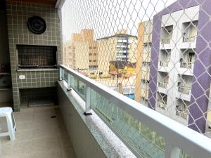 Apartamento a 100m da Praia Grande, churrasqueira, piscina e wi fi