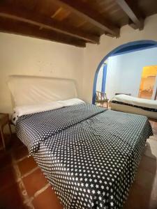 Casa Rústica con jardínes en excelente ubicación