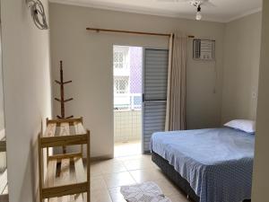 Apartamento a 100m da Praia Grande, churrasqueira, piscina e wi fi