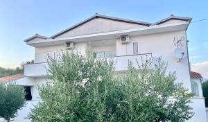 Two-Bedroom Apartment with Balcony room in Ana Guest House