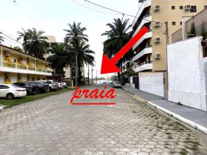 Apartamento a 100m da Praia Grande, churrasqueira, piscina e wi fi