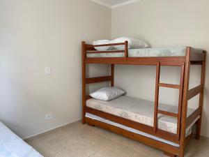 Apartamento a 100m da Praia Grande, churrasqueira, piscina e wi fi