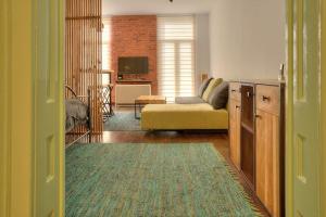 Knez Central Apartment