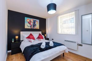 Comfy 2 Bedroom Apartment in Central Manchester, Pool Table and PS4