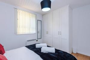 Comfy 2 Bedroom Apartment in Central Manchester, Pool Table and PS4