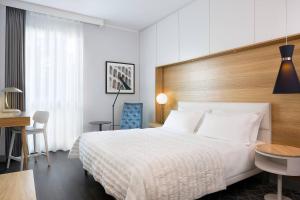 Deluxe Double Room, Larger Guest room, 1 King, Limited view room in Le Meridien Visconti Rome