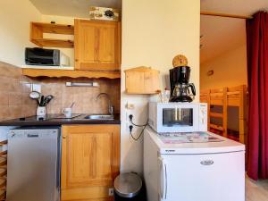 Résidence Ski Soleil - Studio classique · Au pieds des pistes · Balcon vue sur les pistes MAE-1684