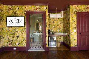 The Nicholas Georges King Suite- Walk to King