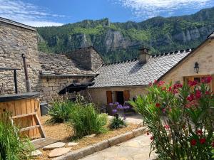 B&B / Chambres d'hotes Manoir du Charme dans les Gorges du Tarn LOZERE : photos des chambres