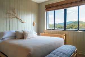 King Junior Suite room in Lake Placid Summit Hotel