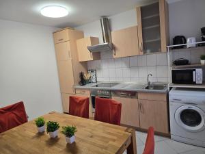 Big City Apartment Krefeld with Balcony