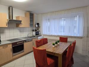 Big City Apartment Krefeld with Balcony