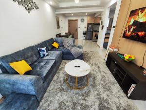 Lolas Haven - 75" Screen, Heated Pool, Gym, Views