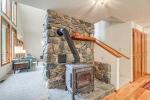 11 Mi to Cathedral Hills Home with Wooded Views!