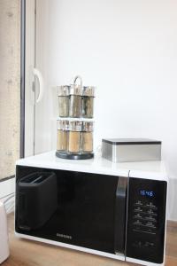 Appartements Plain-Pied - 5 couchages - Billard - BabyFoot - Terrasse - Jardin - Veranda - 4 chambres & canape convertible - Netflix - Amazon Prime - WIFI - Stationnement gratuit devant - Verdun Centre - Gere par Presta-Zen-Services : photos des chambres