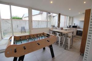 Appartements Plain-Pied - 5 couchages - Billard - BabyFoot - Terrasse - Jardin - Veranda - 4 chambres & canape convertible - Netflix - Amazon Prime - WIFI - Stationnement gratuit devant - Verdun Centre - Gere par Presta-Zen-Services : photos des chambres