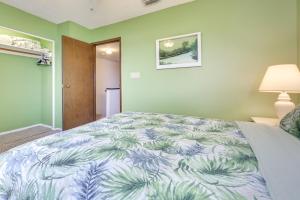 Riverfront Weleka Condo with Dock and Pool Access