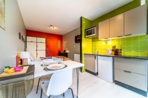 Appartements L Orea - Canon d Or - Terrasse - Wifi - Parking Gratuit : photos des chambres