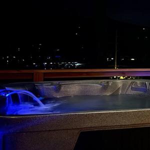 Glamping Dome Lake and Mountain Views Hot Tub by Hiawassee Glamping