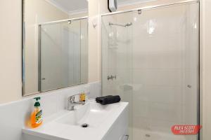 HOLLYDENE 2 - 6 Guests