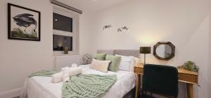 Abbey Corner By Nivaas 4-Located in the heart of the city centre-5 minute walk to train station-20 minutes to London via train