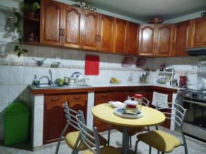 Habitación H3, TV y WIFI cerca a Barranco