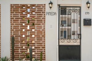 Pineda Suite #102 two blocks from the Malecon