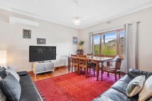 Cascade Cottage adjoining World Heritage Site