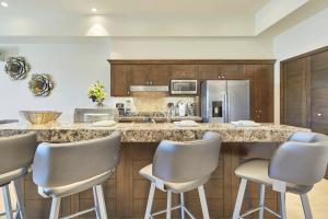 3BR Ground Floor - Resort Access - Private Beach