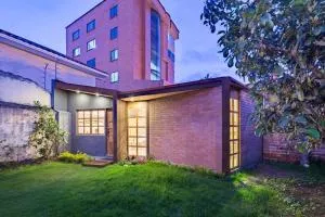 avocado tree garden at the heart of the city! - Nabón