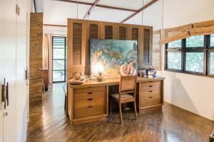 TUKI Nest Spacious Home with Garden View & Self-Service Breakfast - Large Porch, Subic Monkeys, Pet Friendly with a Fee