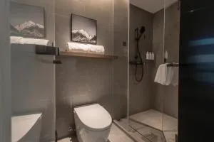 厦门湖里宝龙国际亚朵酒店 - 天利