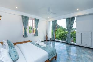 T Resort with Swimming Pool