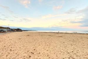 HotTub,Sauna,Massage,BBQ,Firepit,Games,Beach!