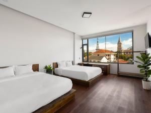 Suite Gia Đình Có Ban Công (Family Suite with Balcony)