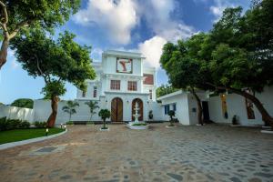 T Resort with Swimming Pool