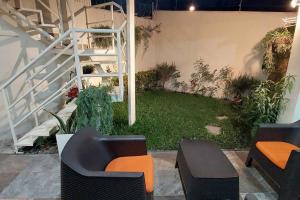 Apartamento dos habitaciones baños completos WiFi y AC todo el apto, parqueo interno,San Salvador, Colonia escalón